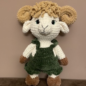 Horgolt plüss overálos bárány - Meska.hu