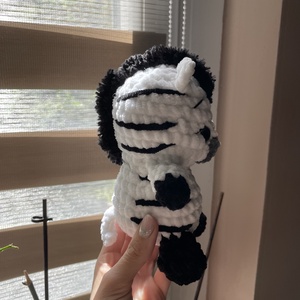 Horgolt plüss kicsi zebra - játék & sport - plüssállat & játékfigura - más figura - Meska.hu