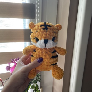 Horgolt plüss kicsi tigris, Játék & Sport, Plüssállat & Játékfigura, Más figura, Horgolás, Varrás, MESKA