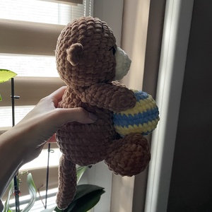 Horgolt plüss vidra vízilabdával - játék & sport - plüssállat & játékfigura - más figura - Meska.hu