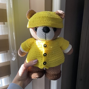 Horgolt plüss esőkabátos maci, Játék & Sport, Plüssállat & Játékfigura, Maci, Horgolás, MESKA