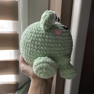 Horgolt plüss béka - játék & sport - plüssállat & játékfigura - más figura - Meska.hu