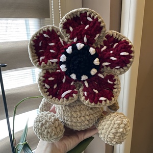 Horgolt plüss Demogorgon - játék & sport - plüssállat & játékfigura - más figura - Meska.hu