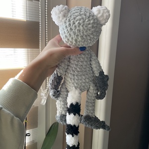 Horgolt plüss gyűrűsfarkú majom - játék & sport - plüssállat & játékfigura - majom - Meska.hu