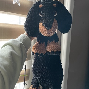 Horgolt plüss tacskó szundipajtás - játék & sport - plüssállat & játékfigura - kutya - Meska.hu