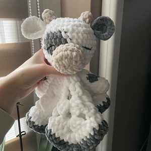 Horgolt plüss boci szundikendő, Játék & Sport, Plüssállat & Játékfigura, Boci, tehén, Horgolás, Varrás, MESKA