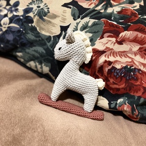 Amigurumi hintaló - Meska.hu