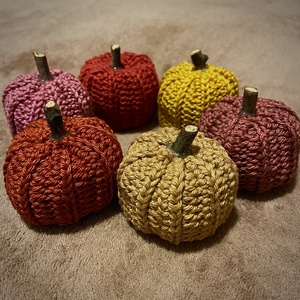 Horgolt dísztök - otthon & életmód - dekoráció - dekoratív figurák és szobrok - Meska.hu