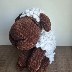 Pihe puha alvó bárány, Játék & Sport, Plüssállat & Játékfigura, Plüss bárány, Horgolás, MESKA