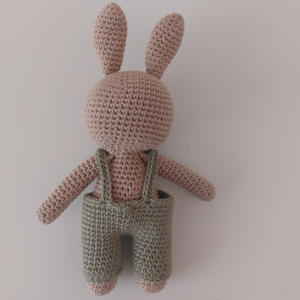 Horgolt nyuszi, kantáros nadrággal (006) - játék & sport - plüssállat & játékfigura - nyuszi - Meska.hu