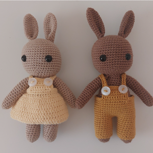 Horgolt nyuszi, kantáros szoknyával (002) - játék & sport - plüssállat & játékfigura - nyuszi - Meska.hu