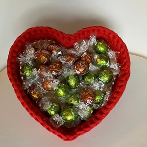 Szív alakú horgolt bonbon kínáló, tároló kosár - otthon & életmód - tárolás & rendszerezés - tárolókosár - Meska.hu