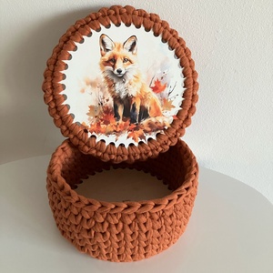 Horgolt kosár, tároló fa alappal, róka mintás tetővel - otthon & életmód - tárolás & rendszerezés - tárolókosár - Meska.hu Horgolt kosár, tároló fa alappal, róka mintás tetővel - otthon & életmód - tárolás & rendszerezés - tárolókosár - Meska.hu