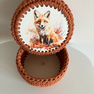 Horgolt kosár, tároló fa alappal, róka mintás tetővel - otthon & életmód - tárolás & rendszerezés - tárolókosár - Meska.hu Horgolt kosár, tároló fa alappal, róka mintás tetővel - otthon & életmód - tárolás & rendszerezés - tárolókosár - Meska.hu