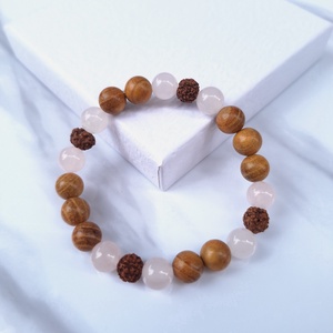 Rózsakvarc-szantálfa-rudraksha ásvány karkötő - ékszer - karkötő - ásványkarkötő - Meska.hu