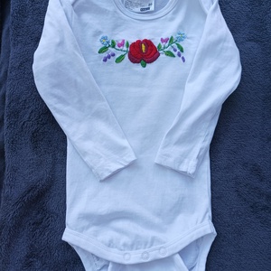 Kzzel hîmzett baby body, Ruha & Divat, Babaruha & Gyerekruha, Babacipő, Hímzés, MESKA