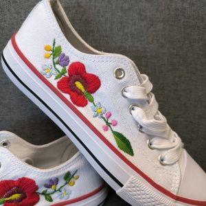 Himzett női tornacipő  - Meska.hu