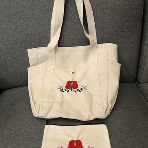 K�zzel himzett vállt�ska �s kozmetikai táska szett - Meska.hu