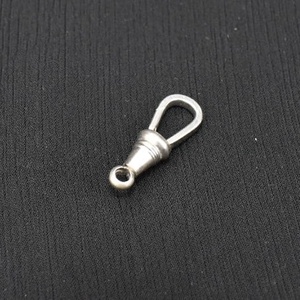 Karabiner zsebóraláncra, alpakkából - Meska.hu