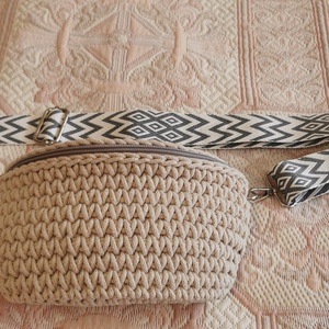 Horgolt övtáska - táska & tok - kézitáska & válltáska - vállon átvethető táska - Meska.hu