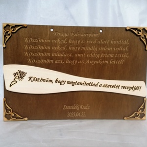 Szülőköszöntő fali fakanalas pácolt fa tábla Édesanyáknak és Nagymamáknak - esküvő - emlék & ajándék - szülőköszöntő ajándék - Meska.hu