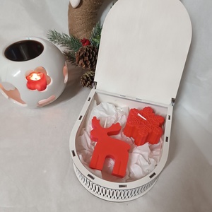 Gyertya csomag festett fa díszdobozban (több színben és illatban) - karácsony - karácsonyi lakásdekoráció - karácsonyi illatgyertya, mécses - Meska.hu
