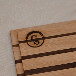 Tálaló tálca vágódeszka csíkozással (2) - otthon & életmód - konyhafelszerelés, tálalás - sütés, főzés - vágódeszka - Meska.hu