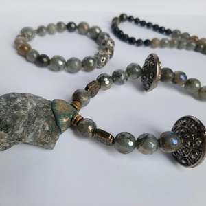 Labradorit nyers medálos nyakék és karkötő garnitúra - ékszer - nyaklánc - medálos nyaklánc - Meska.hu