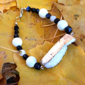 Fehér titánium karkötő - Meska.hu