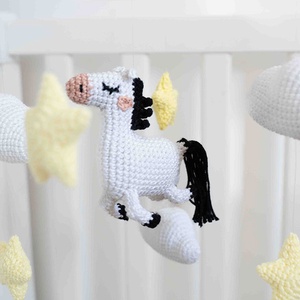 Kiságyforgó horgolt lovacskával - játék & sport - 3 éves kor alattiaknak - kiságyforgó - Meska.hu