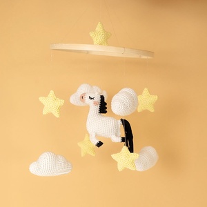 Kiságyforgó horgolt lovacskával - játék & sport - 3 éves kor alattiaknak - kiságyforgó - Meska.hu