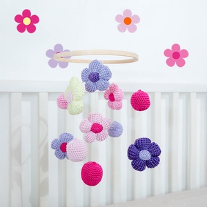 Horgolt sokvirágos kiságyforgó - játék & sport - 3 éves kor alattiaknak - kiságyforgó - Meska.hu