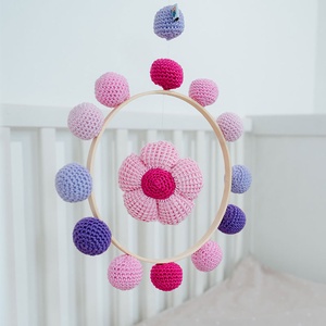 Horgolt egyvirágos kiságyforgó - játék & sport - 3 éves kor alattiaknak - kiságyforgó - Meska.hu