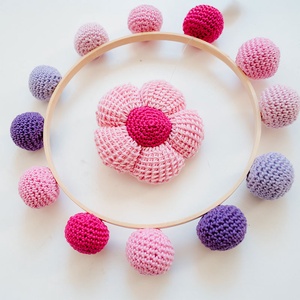 Horgolt egyvirágos kiságyforgó - játék & sport - 3 éves kor alattiaknak - kiságyforgó - Meska.hu