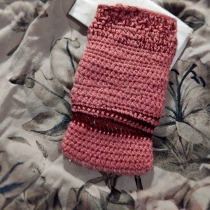 Zsepitartó, lyukacsos - táska & tok - pénztárca & más tok - zsebkendőtartó tok - Meska.hu