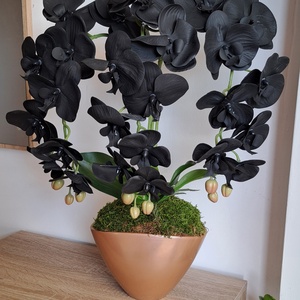 Élethű fekete orchidea asztaldísz rosegold kaspóban, Otthon & Életmód, Dekoráció, Asztal és polc dekoráció, Asztaldísz, Virágkötés, MESKA
