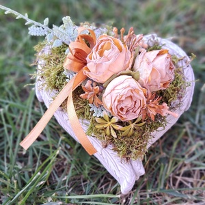 Sírdísz szív alakú kőkaspóban - Meska.hu