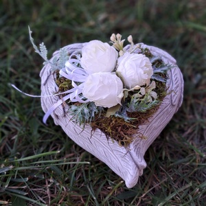 Sírdísz szív alakú kőkaspóban - otthon & életmód - vallás - temetkezési tárgy - sírdísz, kegyeleti dísz - Meska.hu Sírdísz szív alakú kőkaspóban - otthon & életmód - vallás - temetkezési tárgy - sírdísz, kegyeleti dísz - Meska.hu