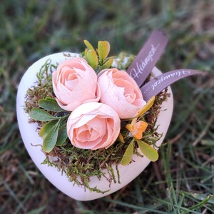 Sírdísz szív alakú kőkaspóban - otthon & életmód - vallás - temetkezési tárgy - sírdísz, kegyeleti dísz - Meska.hu Sírdísz szív alakú kőkaspóban - otthon & életmód - vallás - temetkezési tárgy - sírdísz, kegyeleti dísz - Meska.hu