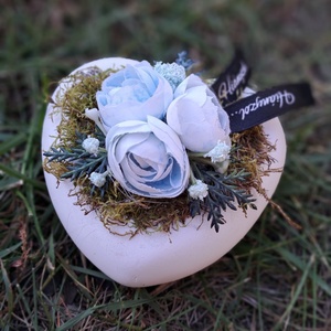 Sírdísz szív alakú kőkaspóban - otthon & életmód - vallás - temetkezési tárgy - sírdísz, kegyeleti dísz - Meska.hu Sírdísz szív alakú kőkaspóban - otthon & életmód - vallás - temetkezési tárgy - sírdísz, kegyeleti dísz - Meska.hu