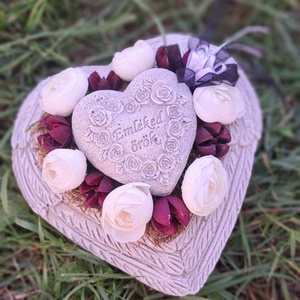 Sírdísz szív alakú kőkaspóban - otthon & életmód - vallás - temetkezési tárgy - sírdísz, kegyeleti dísz - Meska.hu Sírdísz szív alakú kőkaspóban - otthon & életmód - vallás - temetkezési tárgy - sírdísz, kegyeleti dísz - Meska.hu