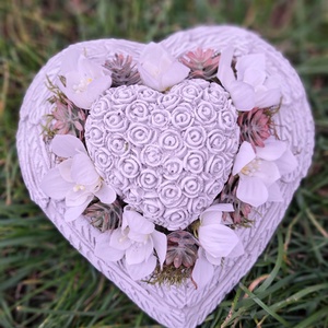 Sírdísz szív alakú kőkaspóban - otthon & életmód - vallás - temetkezési tárgy - sírdísz, kegyeleti dísz - Meska.hu