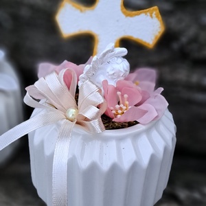 Kegyeleti sírdísz bordázott kaspóban kereszttel angyalkával - otthon & életmód - vallás - temetkezési tárgy - sírdísz, kegyeleti dísz - Meska.hu