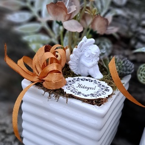 Kegyeleti sírdísz bordázott kaspóban angyalkával - otthon & életmód - vallás - temetkezési tárgy - sírdísz, kegyeleti dísz - Meska.hu