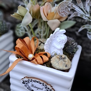 Kegyeleti sírdísz bordázott kaspóban angyalkával - otthon & életmód - vallás - temetkezési tárgy - sírdísz, kegyeleti dísz - Meska.hu