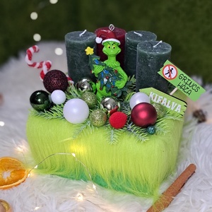 Grincses gyertyás asztaldísz szőrmés kaspóban - karácsony - adventi díszek - adventi asztaldísz - Meska.hu