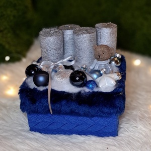 Adventi gyertyás asztaldísz kék-ezüst színekben - karácsony - adventi díszek - adventi asztaldísz - Meska.hu