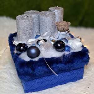 Adventi gyertyás asztaldísz kék-ezüst színekben - karácsony - adventi díszek - adventi asztaldísz - Meska.hu