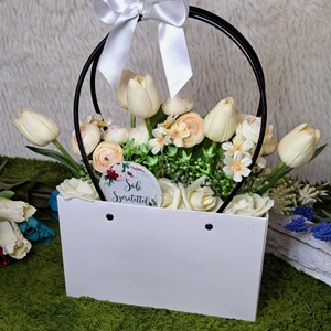 Virágtáska ajándék alkalomra, Otthon & Életmód, Virágdekoráció, Virágdíszek, Asztali virágdísz, Virágkötés, MESKA