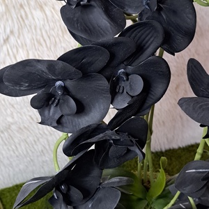 Élethű fekete orchidea asztaldísz rosegold kaspóban - otthon & életmód - virágdekoráció - virágdíszek - virágdísz kaspóban - Meska.hu